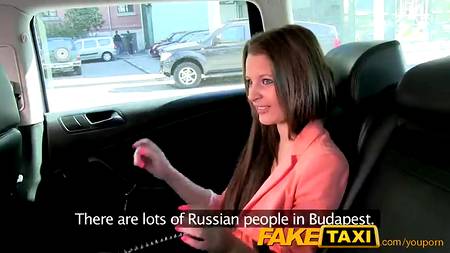 Венгерская красавица расслабилась с таксистом